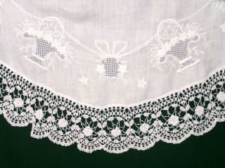 Spectacular Vintage Irish Lace & Linen Tablecloth Topper 40 " Dia.  Whitework 1920