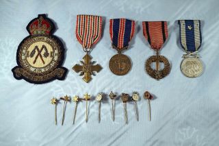 Rare Ww2 Czechoslovakia Medal Group Of 4,  Raf Patch,  Stick Pins B480