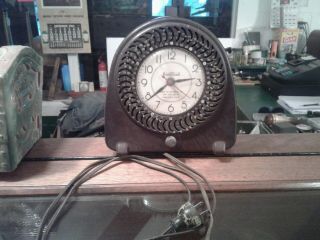 Art Deco Bakelite James Remind O Clock Model J - Solid