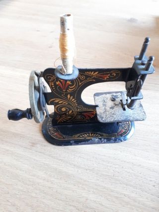 Very small antique CASIGE Germany miniature toy metal child ' s sewing machine 2