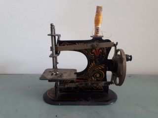 Very small antique CASIGE Germany miniature toy metal child ' s sewing machine 3