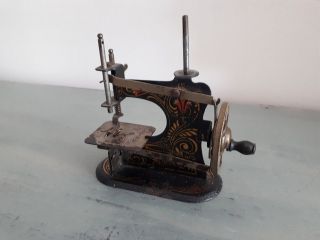 Very small antique CASIGE Germany miniature toy metal child ' s sewing machine 5