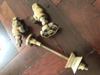 Rosa Brass Daisy Valve & Wall Stay 1/2 “ Fitting Cast Iron Radaitor