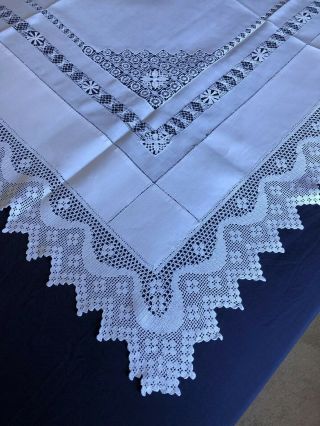 Edwardian Vintage White Linen Tablecloth Crocheted Edging & Drawn Thread