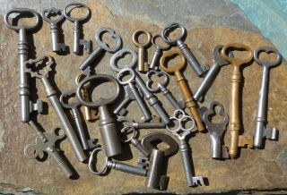 25 Assorted Antique Keys Furniture Padlock Skeleton Cabinet Mortise