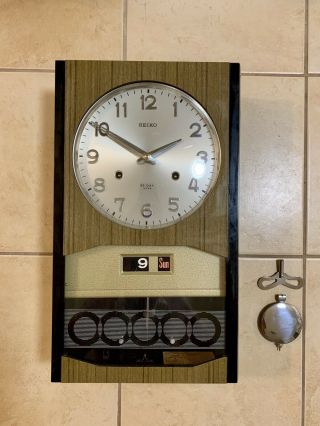 Vintage Seiko 30 Day Pendulum Wall Clock W/ Day & Date - Made In Japan -