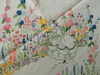 VINTAGE EMBROIDERED CRINOLINE LADIES DEEP FLORAL PRETTY TABLECLOTH 4