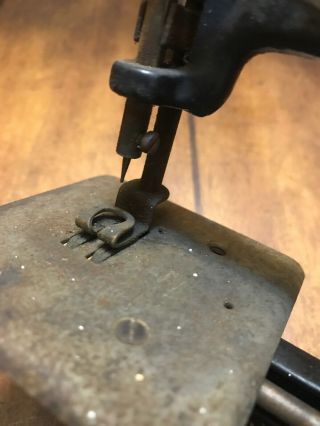 Singer Antique Child’s Toy Sewing Machine Model 20 Cast Iron 7