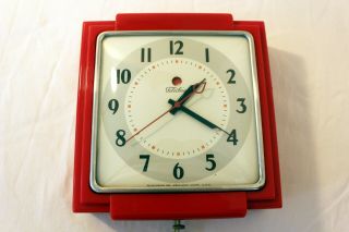 Vintage Art Deco wall clock.  TELECHRON red bakelite 2H25. , 2