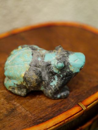 WONDERFUL LARGE VINTAGE CHINESE CARVED NATURAL TURQUOISE SITTING FROG 2