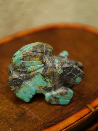WONDERFUL LARGE VINTAGE CHINESE CARVED NATURAL TURQUOISE SITTING FROG 3