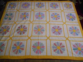Vintage 40s Summer Cottage Yellow W/ Light Color Dresden Plate Quilt 77 " X 96 "
