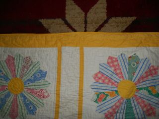 Vintage 40s Summer Cottage Yellow w/ Light Color Dresden Plate QUILT 77 