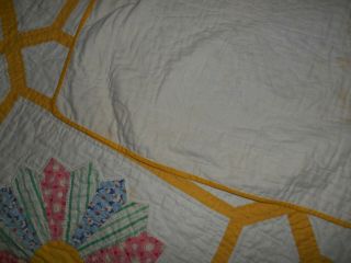 Vintage 40s Summer Cottage Yellow w/ Light Color Dresden Plate QUILT 77 