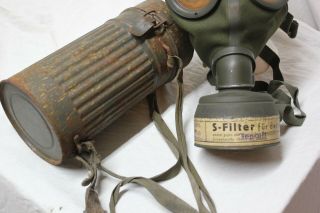 WW2 GERMAN M - 30 GAS MASK AND CANISTER WITH STRAPS In. 3