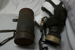 WW2 GERMAN M - 30 GAS MASK AND CANISTER WITH STRAPS In. 7