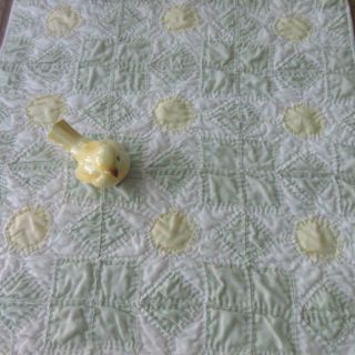 Vintage Pastel Green & White Sunflower Table Quilt Runner 18x22