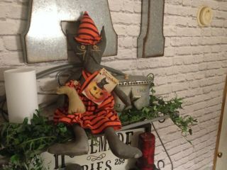 PRIMITIVE HALLOWEEN BLACK CAT WITCH DOLL WITH HER MOUSE DECOR 2