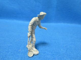 Marx 54mm miner panning for gold with pan tied to stick,  gray - 2