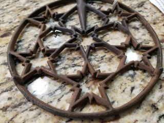 ANTIQUE CAST IRON HEARTH TRIVET WITH BRACKET FOR COOKING VESSEL.  EARLY/GRISWOLD? 7
