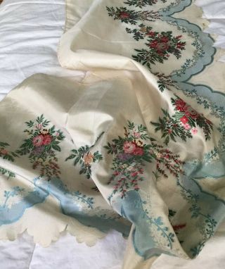 Mid 19 Th Century Silk Brocade Flounce With Beautuful Roses