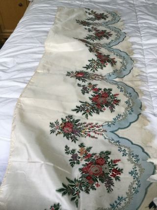 Mid 19 Th Century Silk Brocade Flounce With Beautuful Roses 2