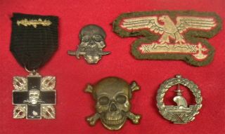 Group Of 5 W.  W.  Ii Italian Facist Medal & Badges