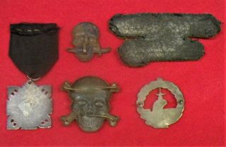 GROUP OF 5 W.  W.  II ITALIAN FACIST MEDAL & BADGES 2