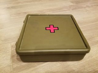 POST VIETNAM ERA US MILITARY VEHICLE FIRST AID KIT MEDICAL BOX W/ CONTENTS 1977 2