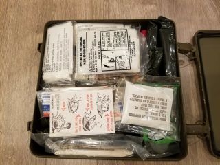 POST VIETNAM ERA US MILITARY VEHICLE FIRST AID KIT MEDICAL BOX W/ CONTENTS 1977 6