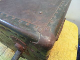 Vintage Army Green Foot Locker Storage Military Trunk W/ Tray Coffee Table 3