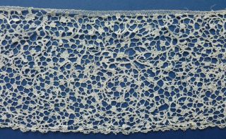 A 152 " (386cm) Length Of Late 17th Or Early 18th Century Point De France Lace