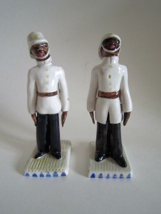 Antique Vintage England Pair Porcelain Figurines Soldiers Guards Hand Painted