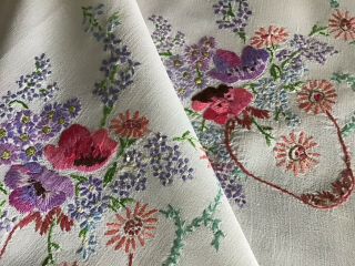 GORGEOUS VINTAGE LINEN HAND EMBROIDERED TABLECLOTH ANEMONES/FORGET ME NOTS 3