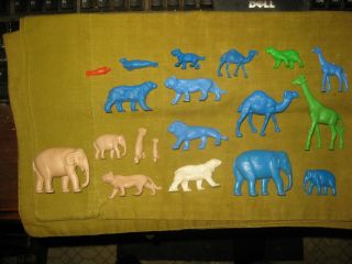 Complete Set 13 Plastic Plasticraft Zoo Animals & 6 1957 Renwal Figures