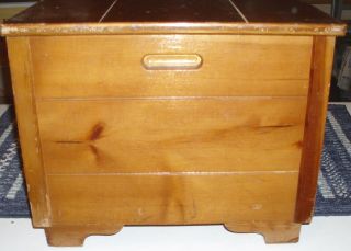VINTAGE ANTIQUE WOOD TOY BOX TOY CHEST WITH CHILDREN ' S DECAL 1950 ' s LOOK 5