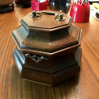 Octagonal Virginia Galleries,  Henkel Harris,  Mahogany / Tin Lined Tea Caddy 2