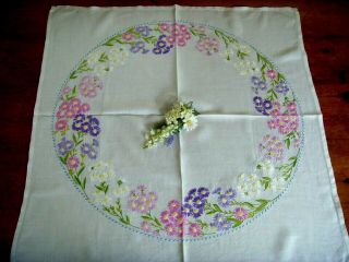 Vintage Hand Embroidered Linen Tablecloth Garland Of Large Daisies