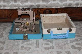 Collector vintage toy singer Sewhandy model 20 sewing machine clamp box 1950 ' s 2