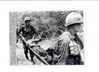 Vietnam War Press Photo - Wounded 173rd Airborne Paratrooper - Vung Tau