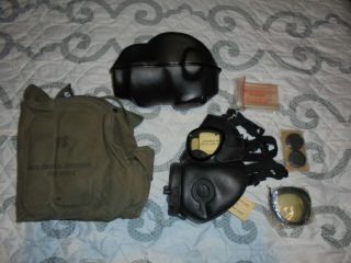 Us Military M17a2 Field Gas Mask W/ Case Extra Lenses Etc.  Tags Still On Mask