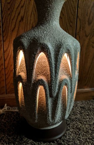 Mid Century MODERN WHITE Textured CERAMIC TABLE LAMP Vintage Night light bottom 7