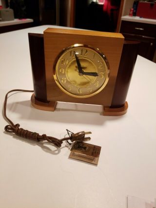 Vintage United Electric Desk Mantle Clock Wood Case Model 75 -
