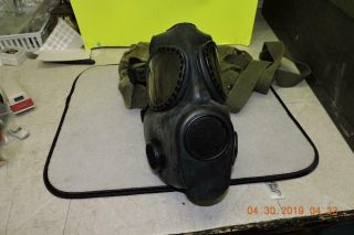Vintage Us Military Arc M17 Gas Mask W/canvas Bag