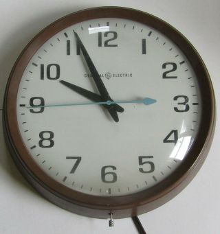 Vintage Mid Century Modern General Electric Ge Model 2012 - R011 Wall Clock,