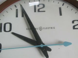Vintage Mid Century Modern General Electric GE Model 2012 - R011 Wall Clock, 2