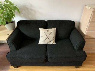 Black Couch - Loveseat (- -)
