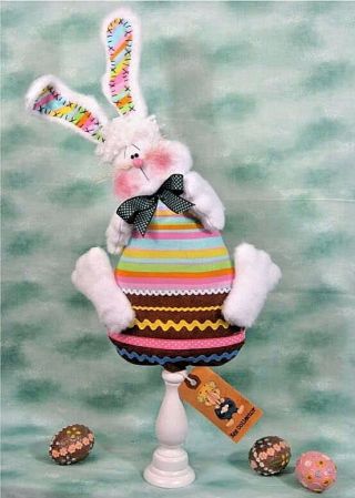 Primitive Easter Bunny On Chocolate Egg Pattern 244