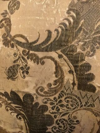 17 Th Century Silk Brocade Fragment With A Metallic Thread Weave. 2