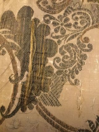 17 Th Century Silk Brocade Fragment With A Metallic Thread Weave. 3